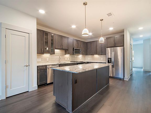 4th image of 5631 Belmont Ave #248