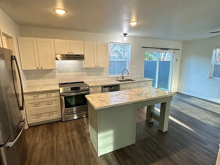 1321 Palm Ave #B — Photo 11