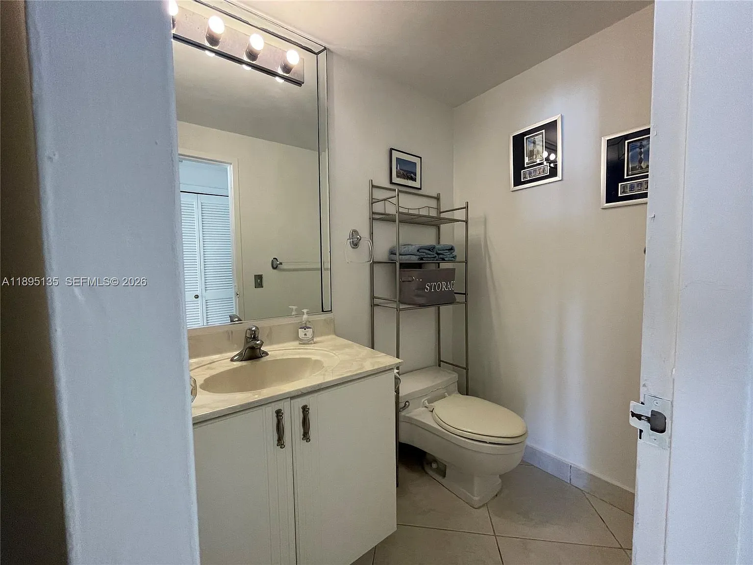 Alexander Towers Condo — Photo 4