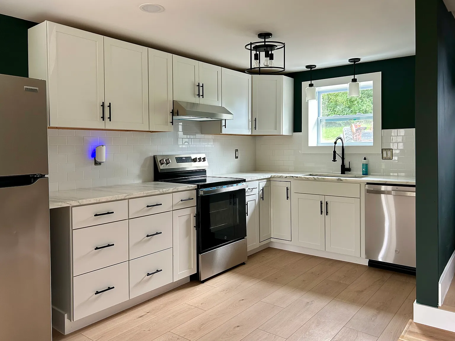 3 bed, 1400 sqft, $3,000 — Photo 3