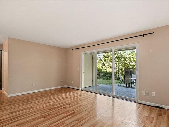4th image of 1006 W Emerson St APT 1