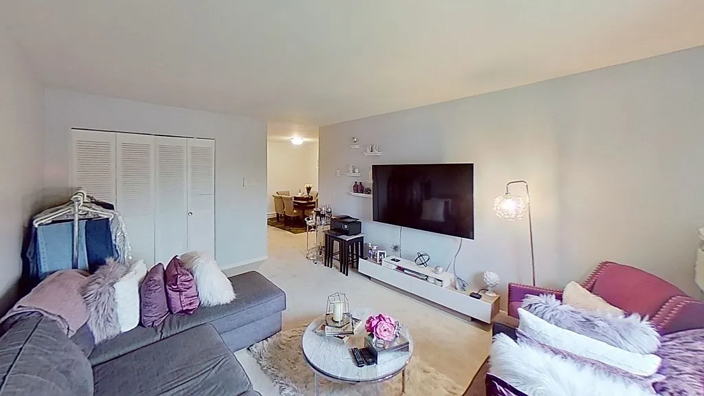 1 bed, 1.0 bath, 663 sqft, $1,900 — Photo 3