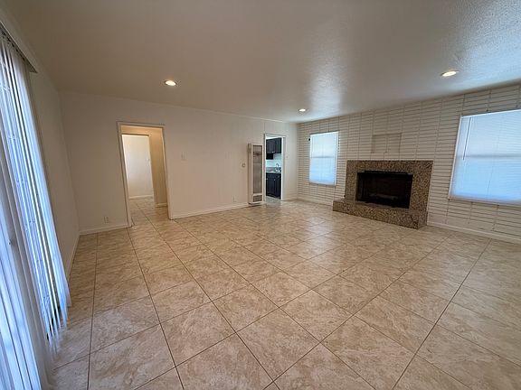 4th image of 4285 1/2 Mobley Ave