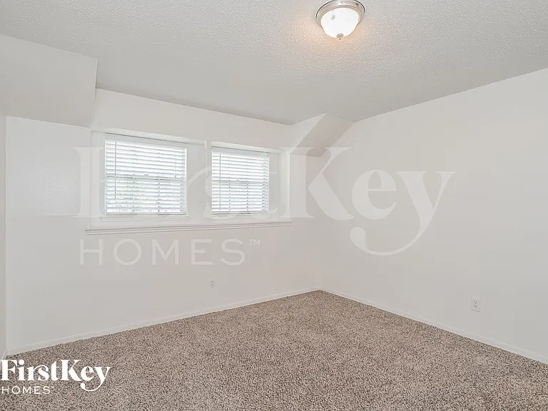 26218 Maplewood Dr — Photo 11