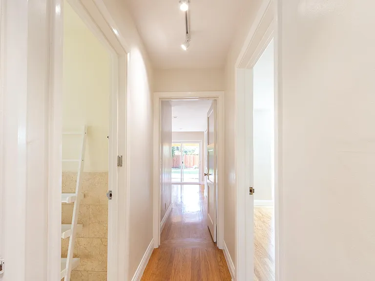 2716 Delaware Ave — Photo 8