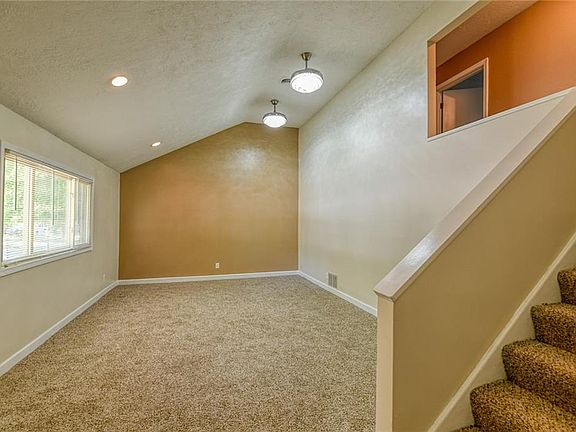 3rd image of 1404 Barcelona Dr
