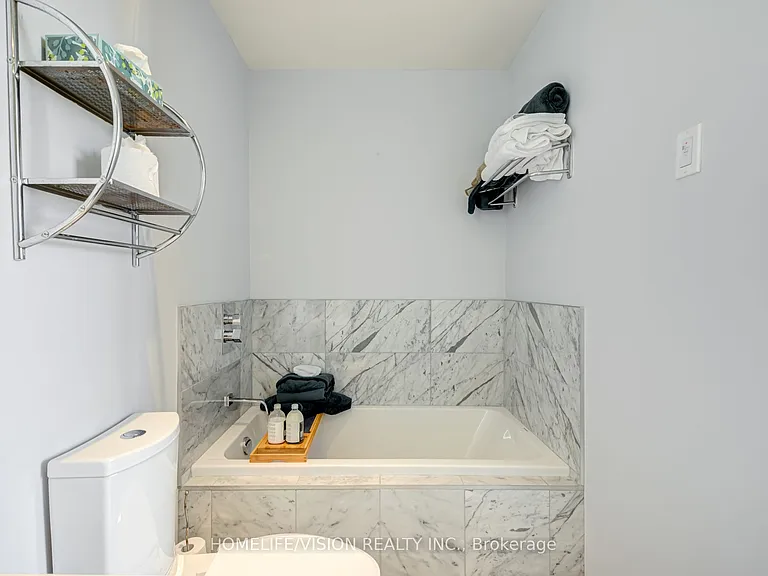 629 King St W #Penthouse 1415 — Photo 27