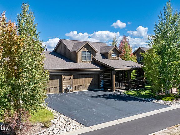 3rd image of 220 Thompson Road