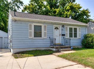 5214 Douglas Ave, Des Moines, IA 50310