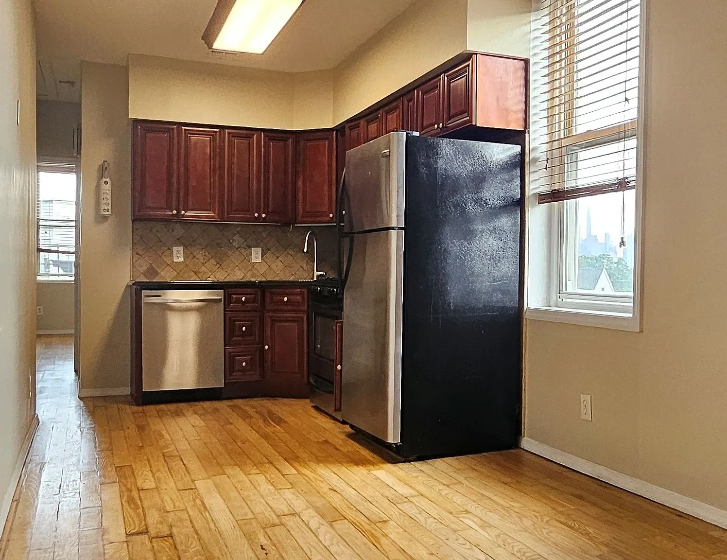 2 bed, 700 sqft, $2,500 — Photo 1