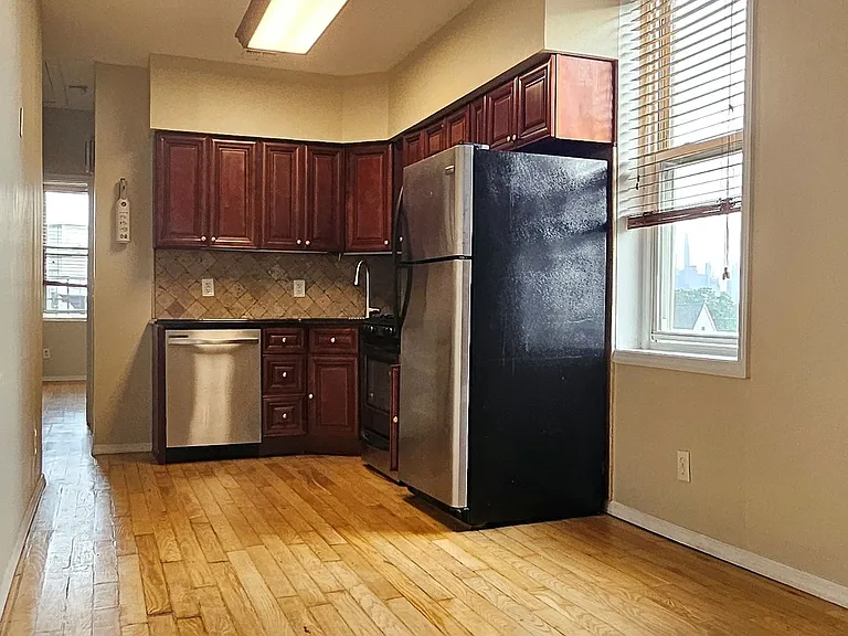 98 Maple St #3A — Photo 1