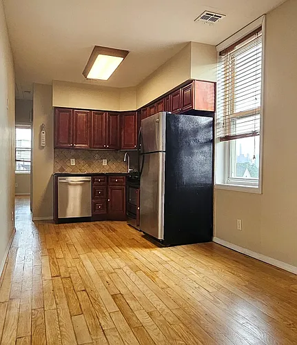 98 Maple St #3A Photo 1
