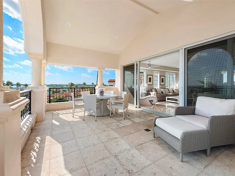 19253 Fisher Island Dr #19253 — Photo 37