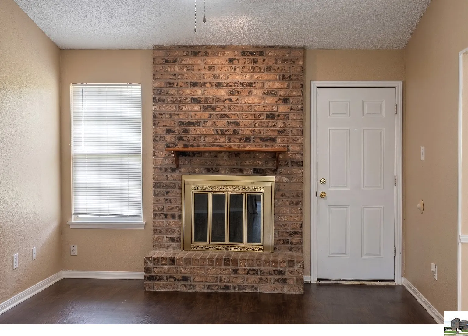 3 bed, 2.0 bath, 1173 sqft, $1,200 — Photo 2