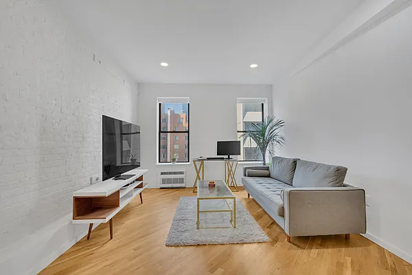 Rented by Compass | media 7