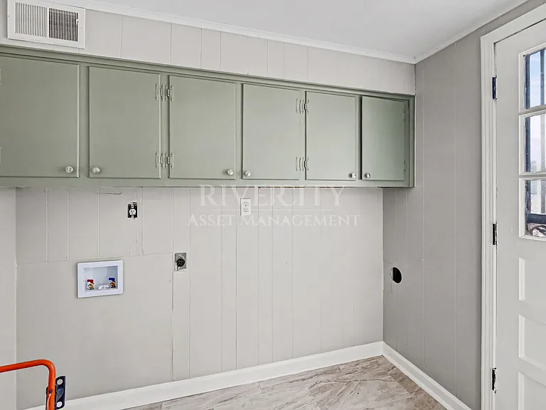3751 Charles Dr — Photo 11