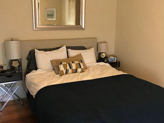 fits queen or king size bed