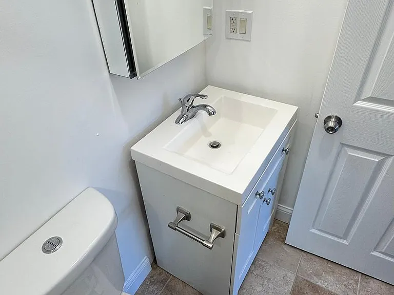 653 E Fox Hills Dr — Photo 15
