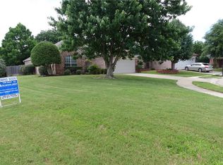 304 Winston Ct, Euless, TX 76039