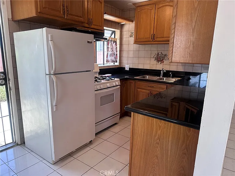 3615 Caspian Ave — Photo 9