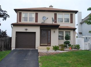 60 Tanbark Dr, Parlin, NJ