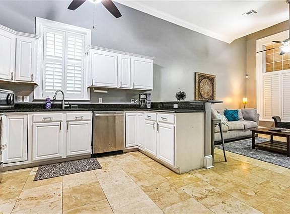 4th image of 1210 Carondelet St #B