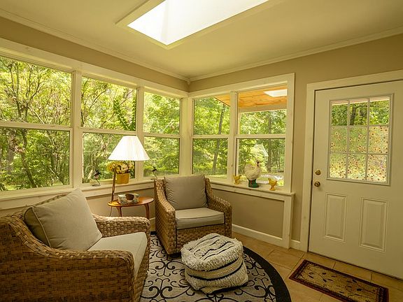 4th image of 48 Puma Ln