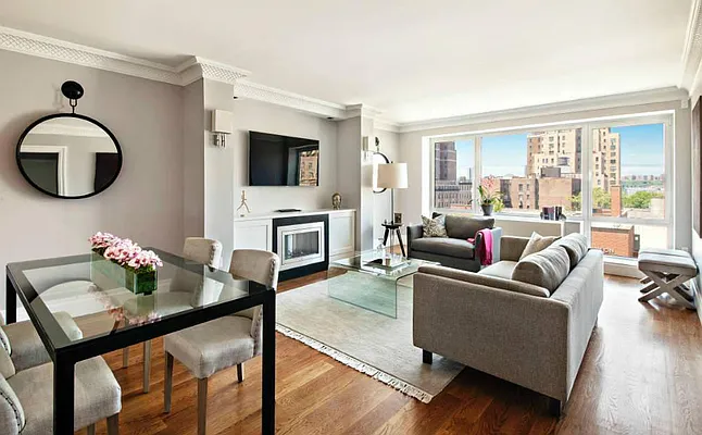 Sold by Dolly Lenz Real Estate LLC | media 11