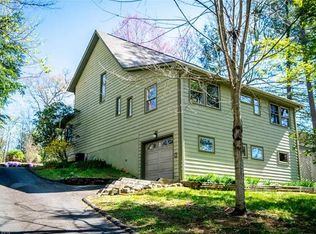 1011 Old Hemlock Ct, Hendersonville, NC 28739