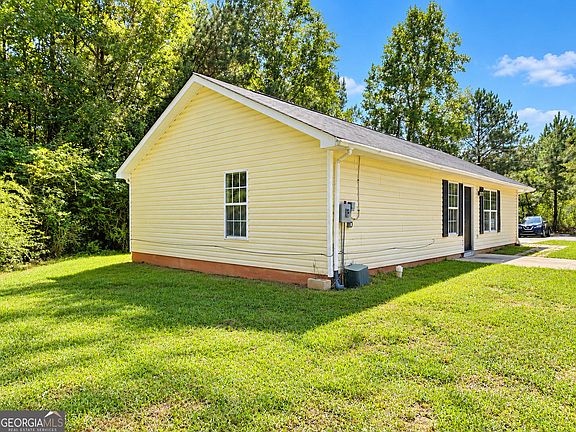 5th image of 200 Pine Ridge Dr
