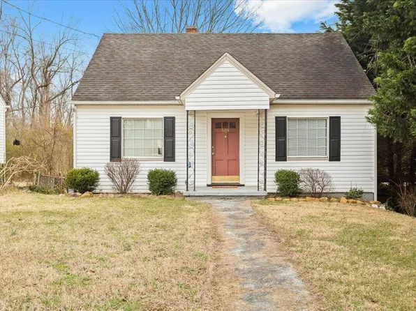 609 Gladies St NW, Roanoke, VA 24017