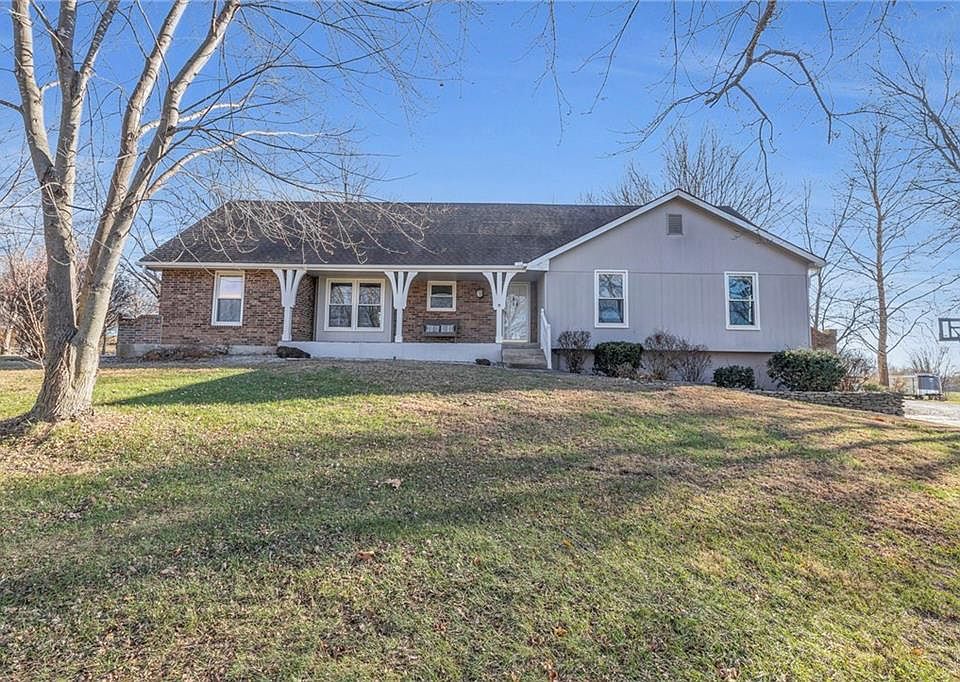 1st image of 801 Oakridge Dr