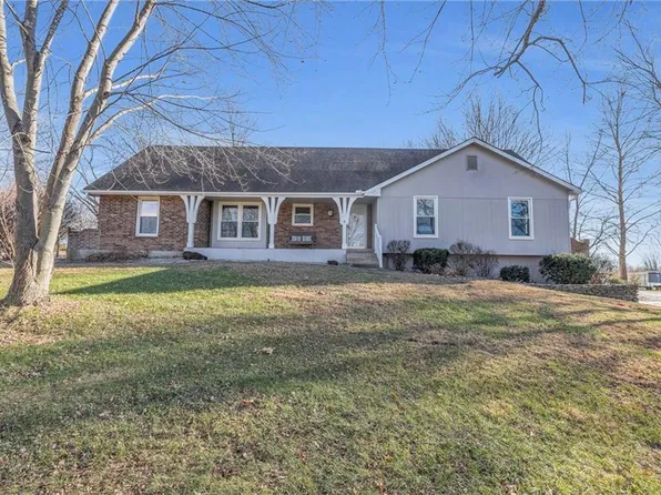 801 Oakridge Dr, Liberty, MO 64068