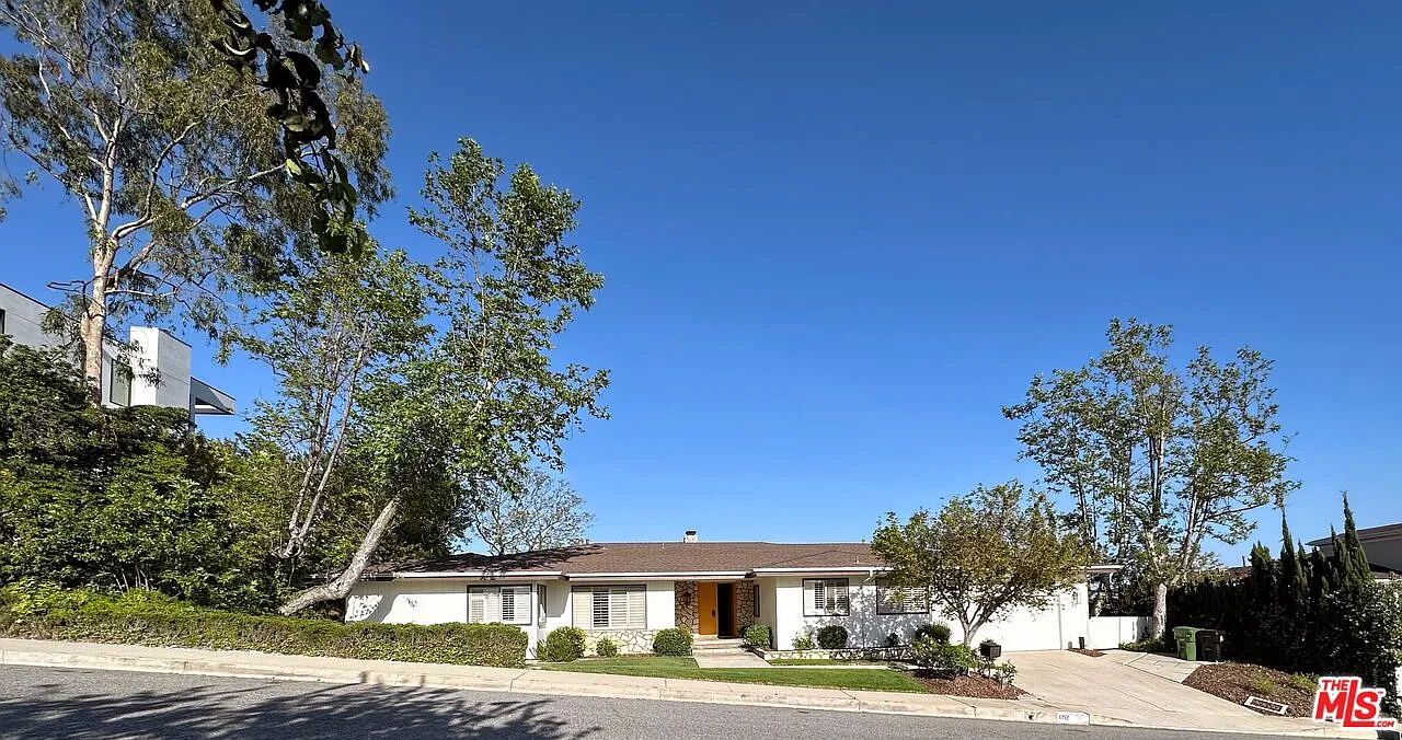 3 bed, 3.0 bath, 2447 sqft, $8,250 — Photo 1