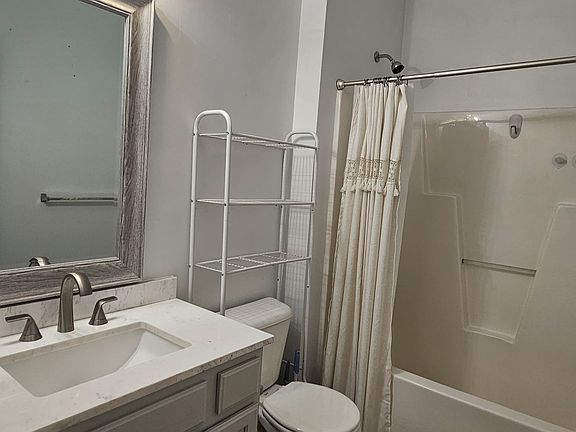 5th image of 332 Summerville Ct #1