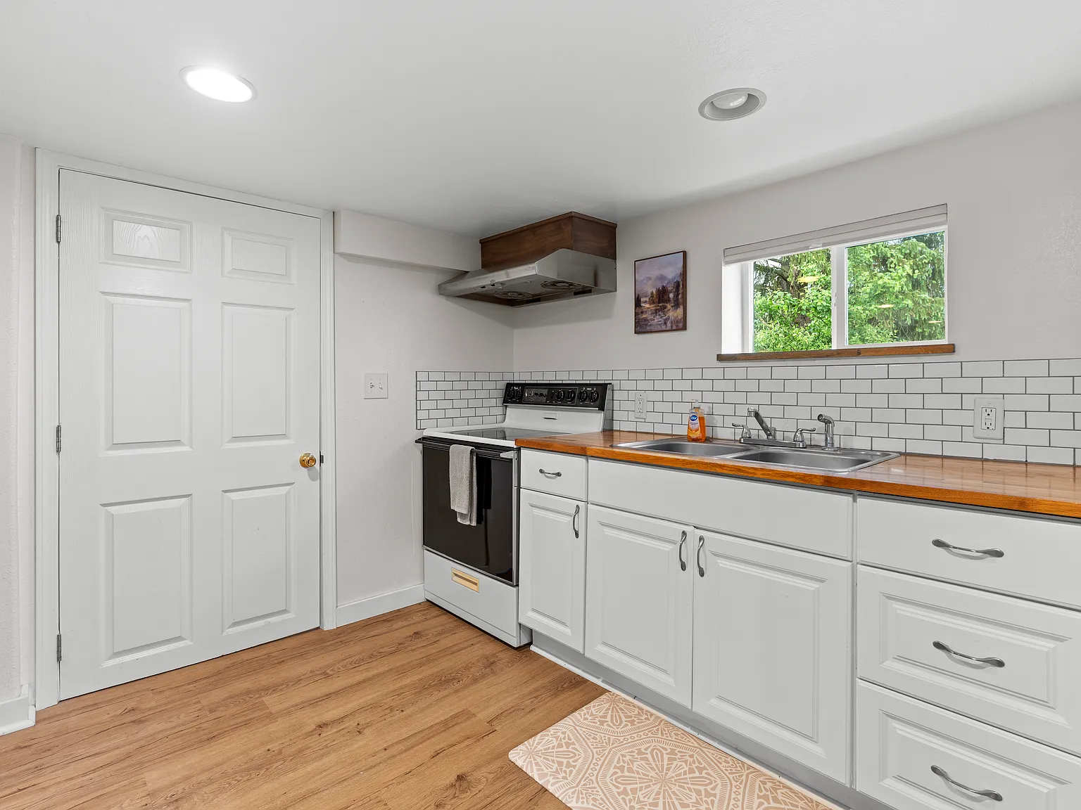 3 bed, 2200 sqft, $4,000 — Photo 1