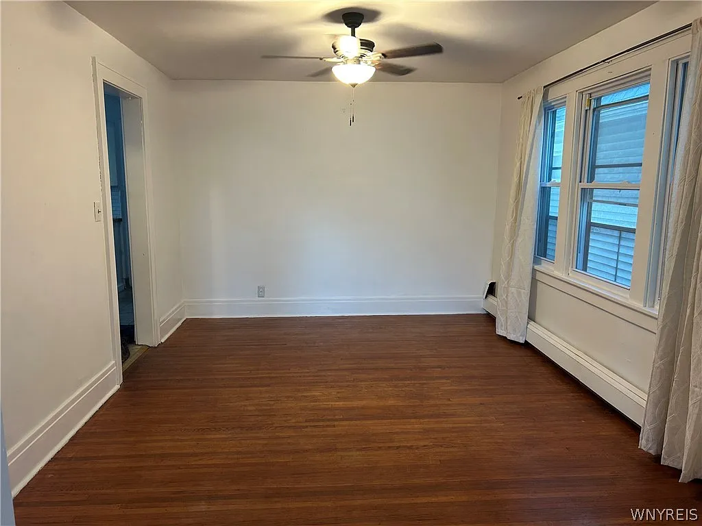 3 bed, 1.0 bath, 2255 sqft, $1,750 — Photo 3