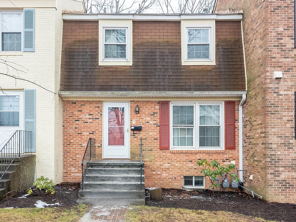 1st image of 104 Canterbury Ct