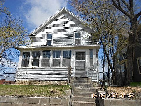 1st image of 759 Minnehaha Ave E