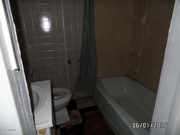 5th image of 40 Wendell St