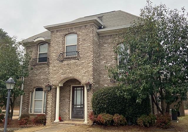 1st image of 160 Falls Grove Dr