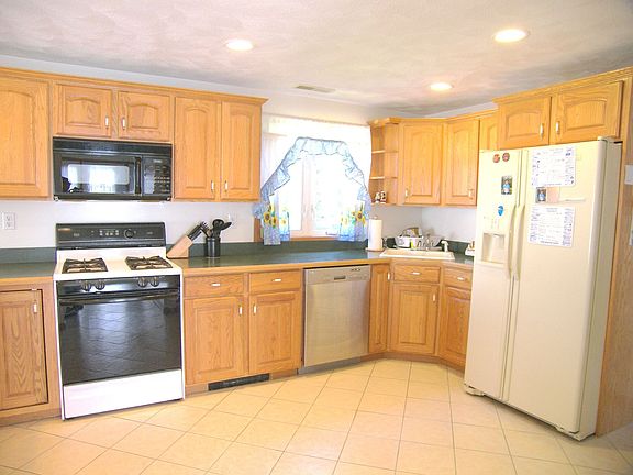 New and quiet dishwasher, the refrigerator is a gift form the sellers
