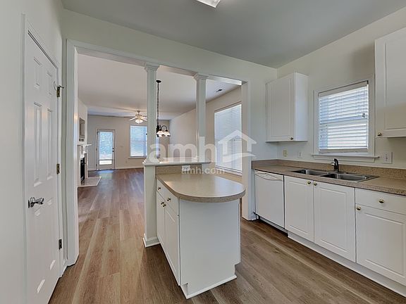 4th image of 276 Stansbury Ln