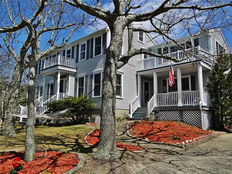 32 Niagara Ln — Photo 1