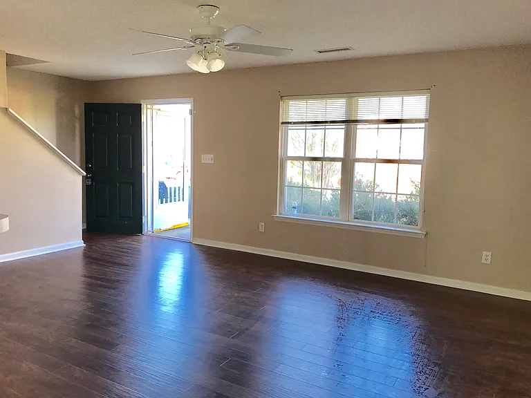 4905 Silverdene St — Photo 3
