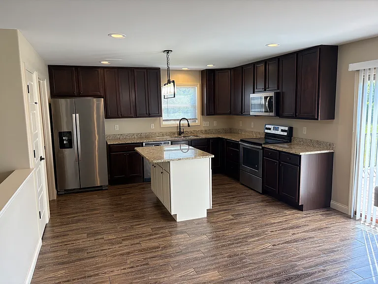 24 Tennis Ct — Photo 2