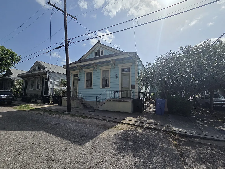 1504 Sauvage St