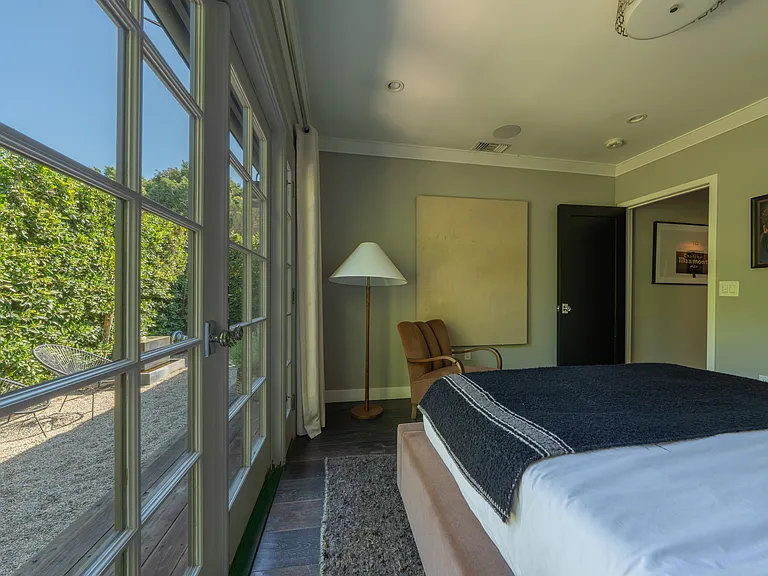 1302 N Fuller Ave — Photo 10