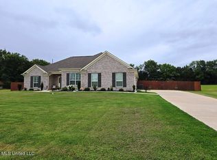 101 Taylor Ridge Dr, Senatobia, MS 38668