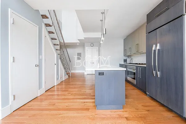 Sold by Brick&Mortar | media 5